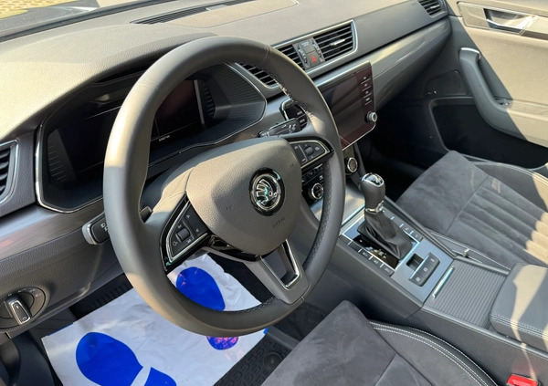 Skoda Superb cena 124900 przebieg: 50000, rok produkcji 2019 z Bełchatów małe 172